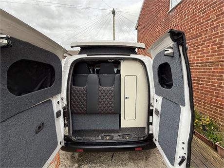 Nissan NV200 NV200 4